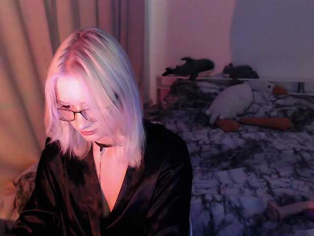 Chloe1love live cam on BongaCams