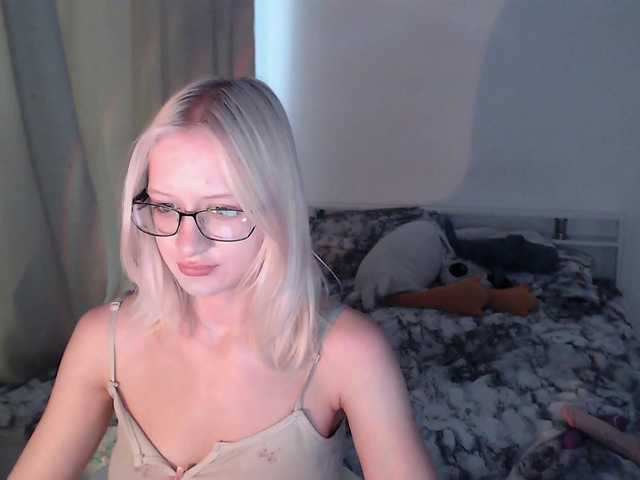 Chloe1love live cam on BongaCams