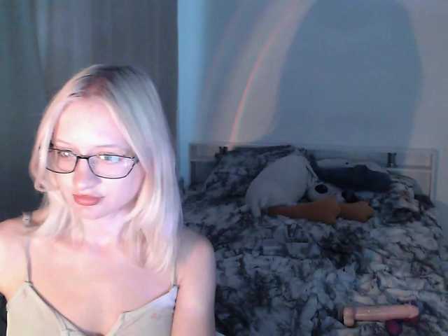 Chloe1love live cam on BongaCams