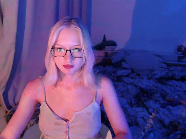 Chloe1love live cam on BongaCams