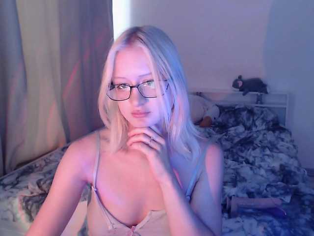 Chloe1love live cam on BongaCams