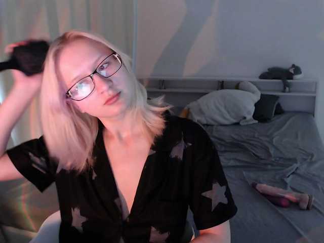 Chloe1love live cam on BongaCams