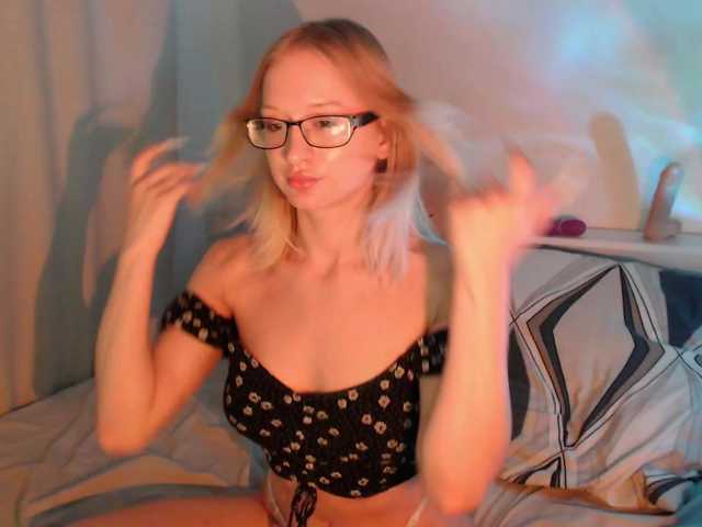 Chloe1love live cam on BongaCams