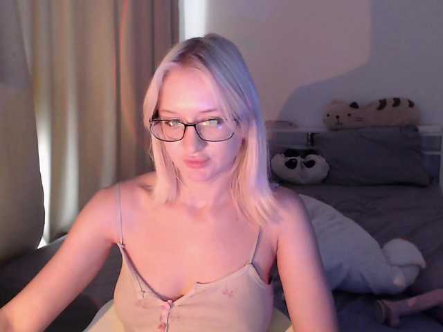 Chloe1love live cam on BongaCams