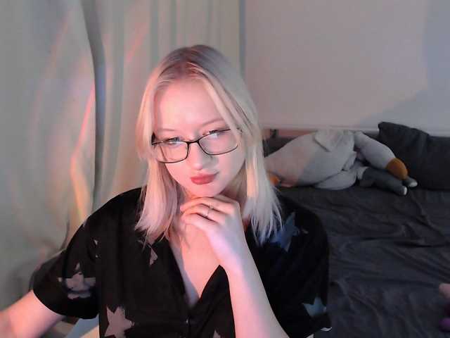 Chloe1love live cam on BongaCams