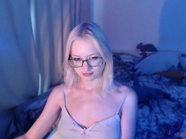 Chloe1love live cam on BongaCams