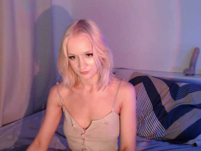 Chloe1love live cam on BongaCams