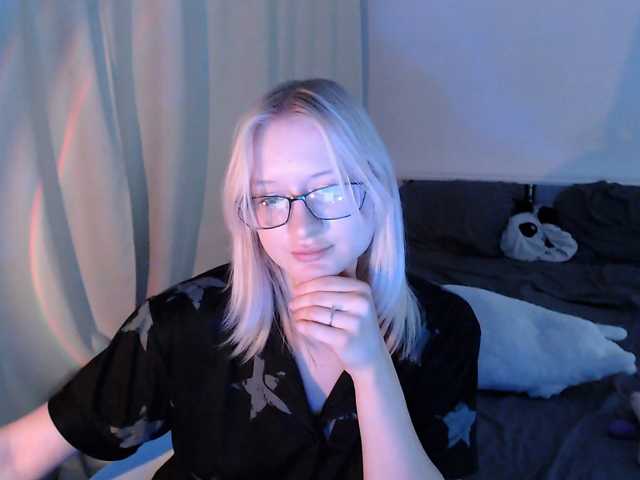 Chloe1love live cam on BongaCams