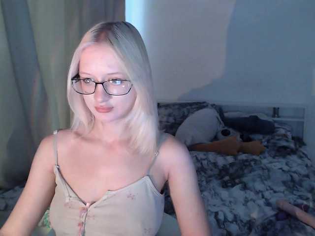 Chloe1love live cam on BongaCams