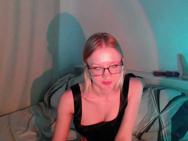 Chloe1love's BongaCams show and profile