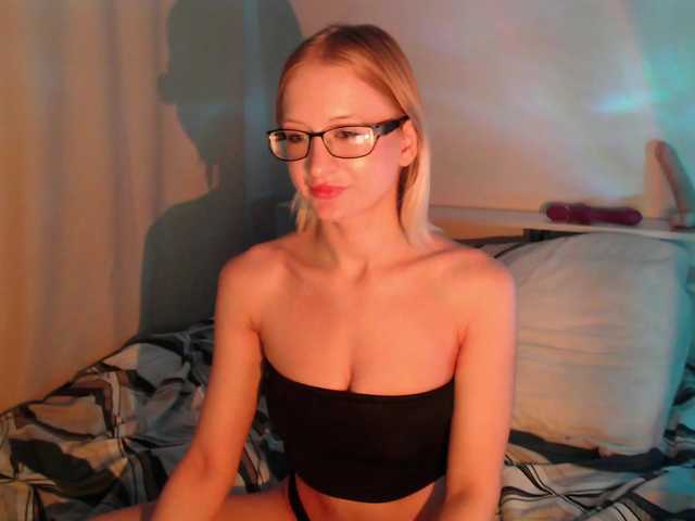 Chloe1love live cam on BongaCams