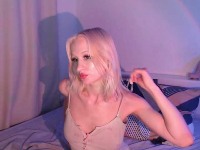 Chloe1love live cam on BongaCams