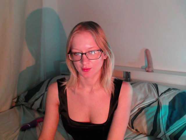 Chloe1love Live Cam and Statistics on UnifiedCams