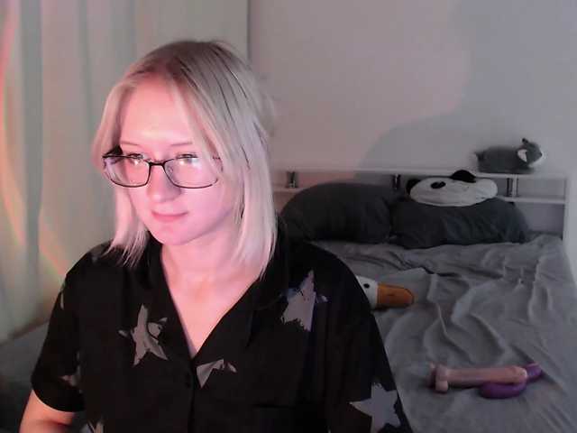 Chloe1love live cam on BongaCams