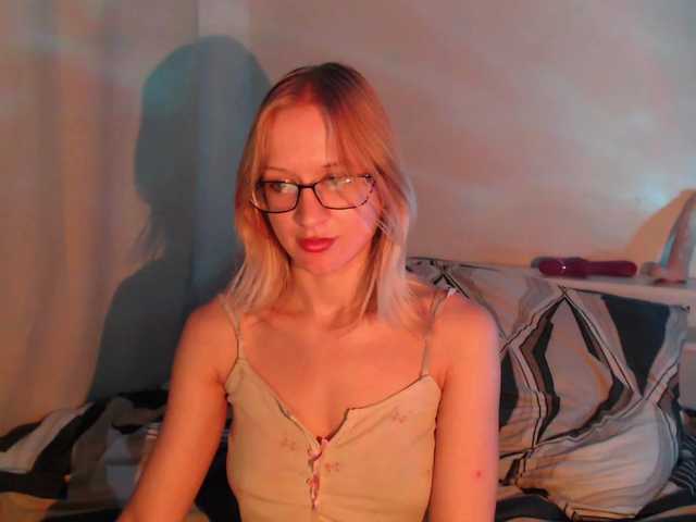 Chloe1love live cam on BongaCams