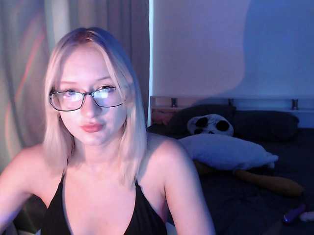 Chloe1love live cam on BongaCams