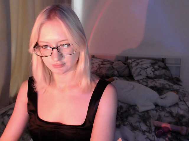 Chloe1love live cam on BongaCams