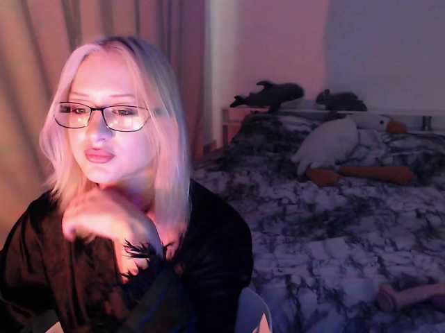 Chloe1love live cam on BongaCams