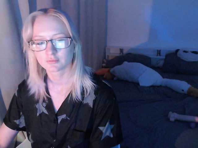 Chloe1love, live now on BongaCams