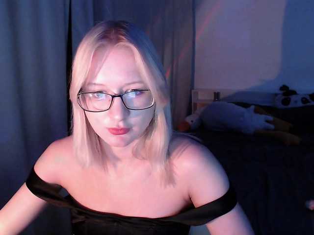 Chloe1love live cam on BongaCams