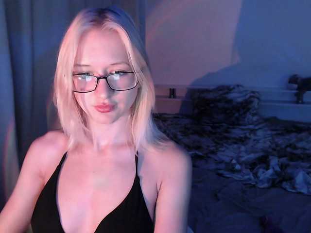 Chloe1love live cam on BongaCams