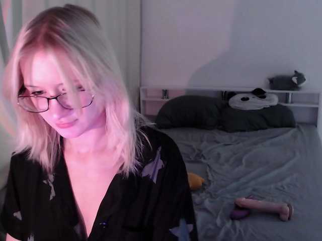Chloe1love live cam on BongaCams