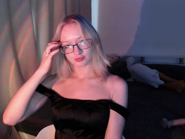 Chloe1love live cam on BongaCams