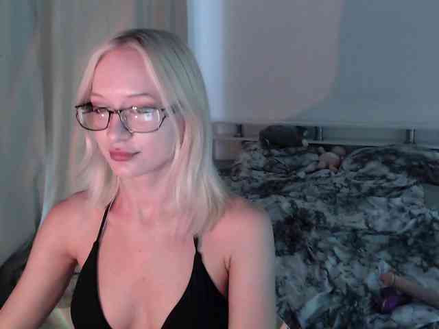 Chloe1love Live Webcam on BongaCams