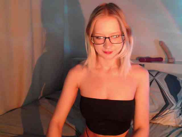 Chloe1love Live Webcam on BongaCams