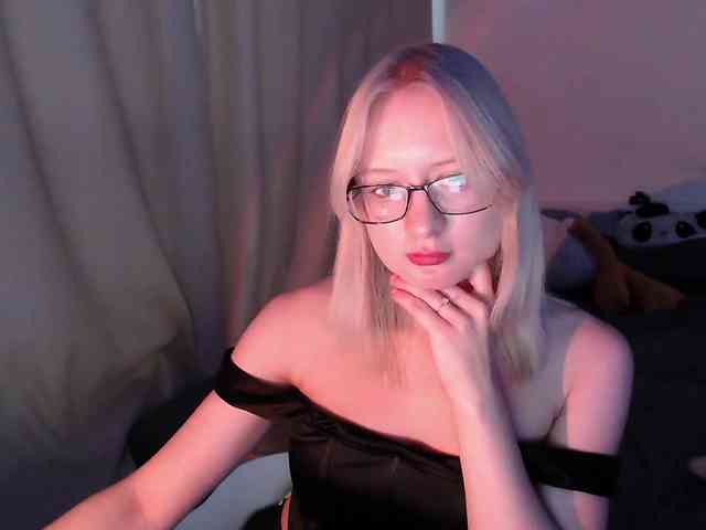 ChloeElegia webcam