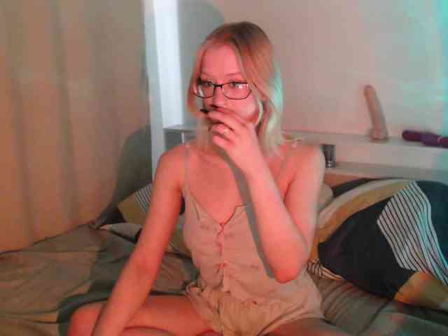 ChloeElegia webcam