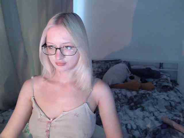 Chloe1love Live Webcam on BongaCams
