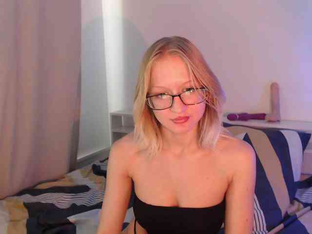 ChloeElegia webcam