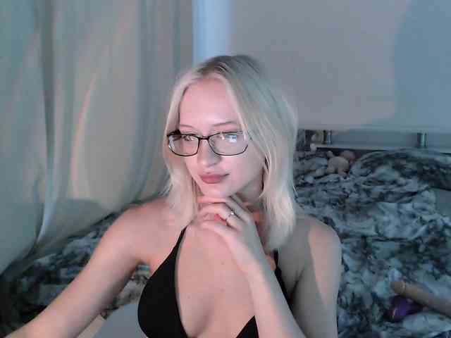 Chloe1love Live Webcam on BongaCams