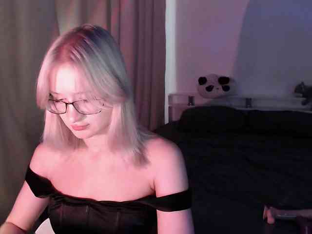 ChloeElegia webcam