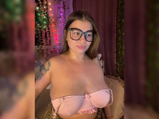 ELIZABETH-PLANET live cam on BongaCams