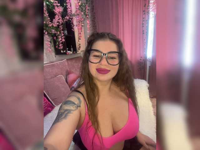 ELIZABETH-PLANET live cam on BongaCams