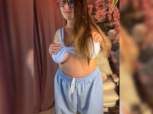 ELIZABETH-PLANET live cam on BongaCams