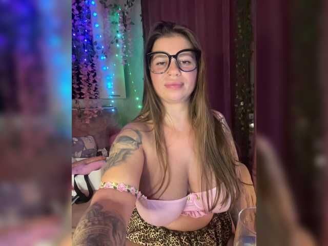 ELIZABETH-PLANET live cam on BongaCams
