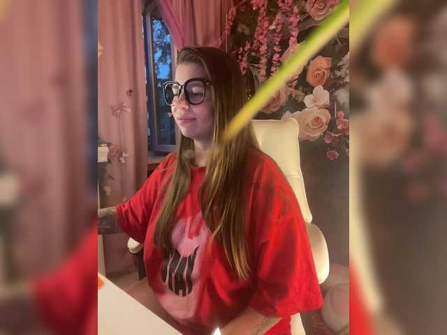 ELIZABETH-PLANET live cam on BongaCams