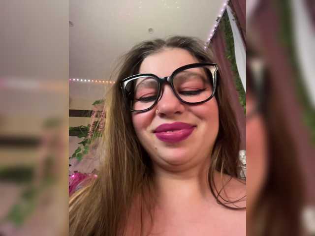 ELIZABETH-PLANET live cam on BongaCams