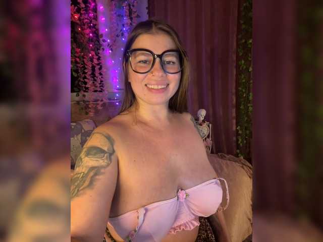 ELIZABETH-PLANET live cam on BongaCams