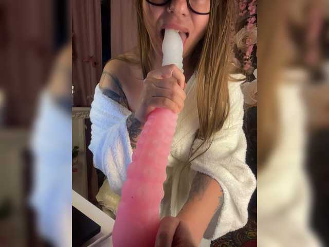 ELIZABETH-PLANET live cam on BongaCams
