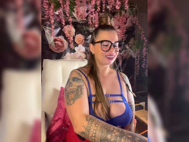 ELIZABETH-PLANET live cam on BongaCams