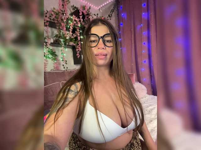 ELIZABETH-PLANET live cam on BongaCams
