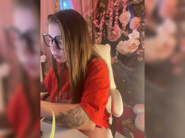 ELIZABETH-PLANET live cam on BongaCams
