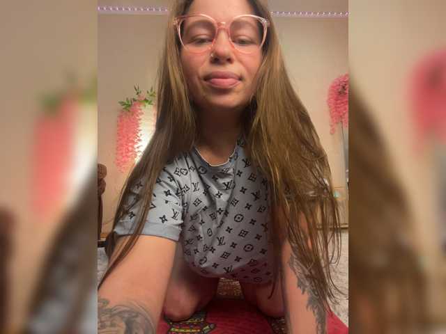 ELIZABETH-PLANET live cam on BongaCams