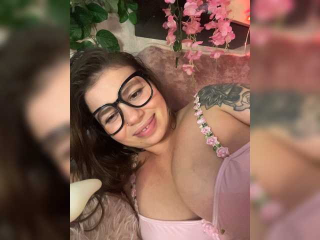 ELIZABETH-PLANET live cam preview