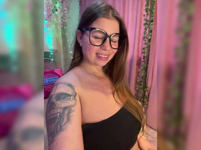 ELIZABETH-PLANET live cam on BongaCams