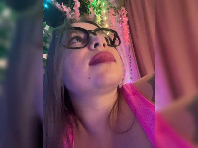 ELIZABETH-PLANET live cam on BongaCams